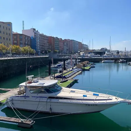 Yate En , Experiencia Unica Hotel na wodzie