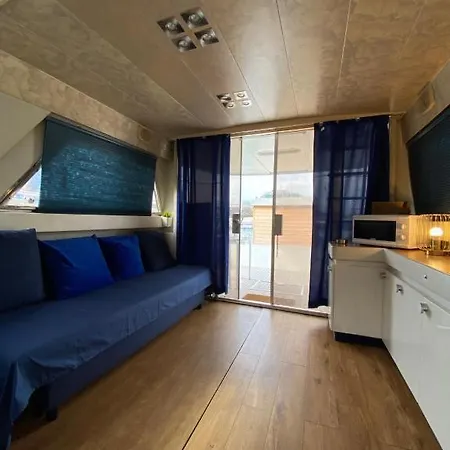 Yate En , Experiencia Unica Hotel na wodzie