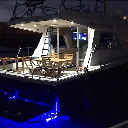 Hotel na wodzie Yate En , Experiencia Unica Gijón