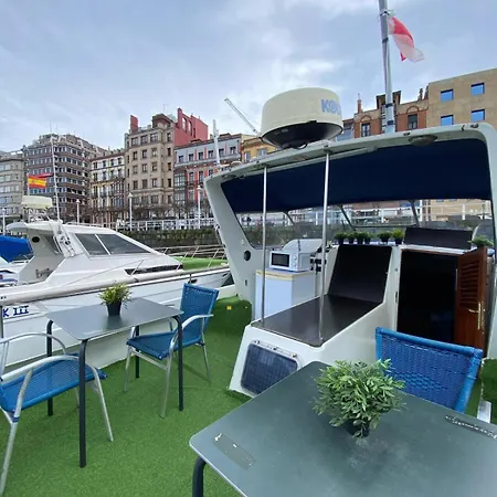 Yate En , Experiencia Unica Hotel na wodzie Gijón