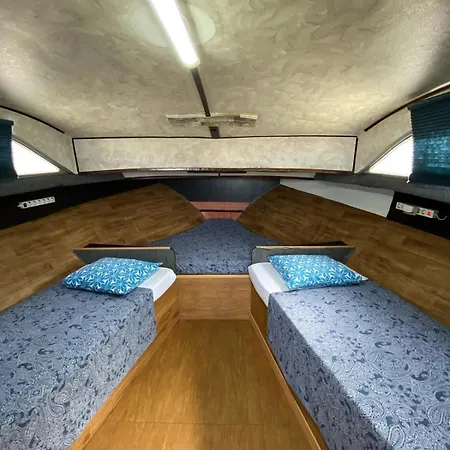 Yate En , Experiencia Unica Botel