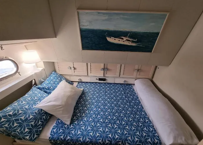 Yate En , Experiencia Unica Hotel na wodzie *