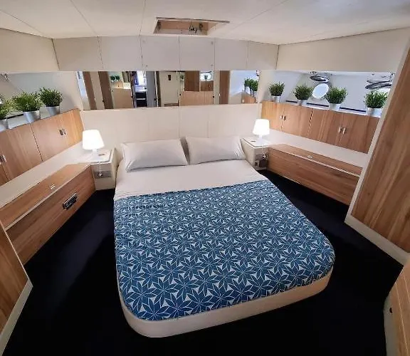 Yate En , Experiencia Unica Hotel na wodzie